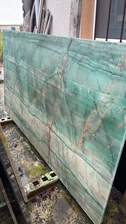 Plan de travail en quartz sur mesure installé à Coubert