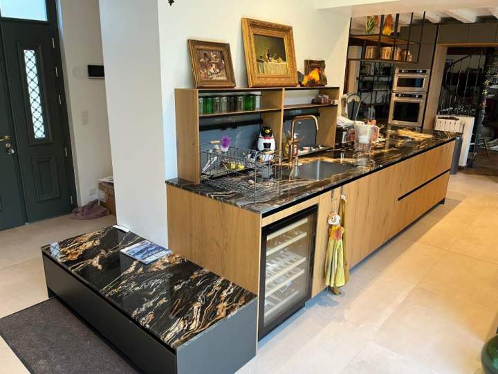 Une dalle de quartzite livrée à Coubert
