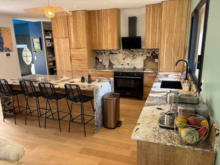 Fabrication de plan de travail en quartz à Coubert par ALPHA MARBRE